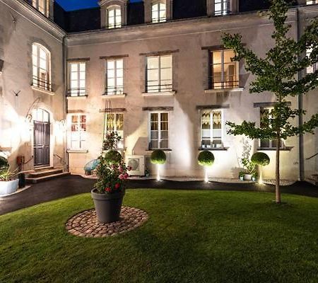 A Cote De La Place Du Pilori Angers Exterior foto